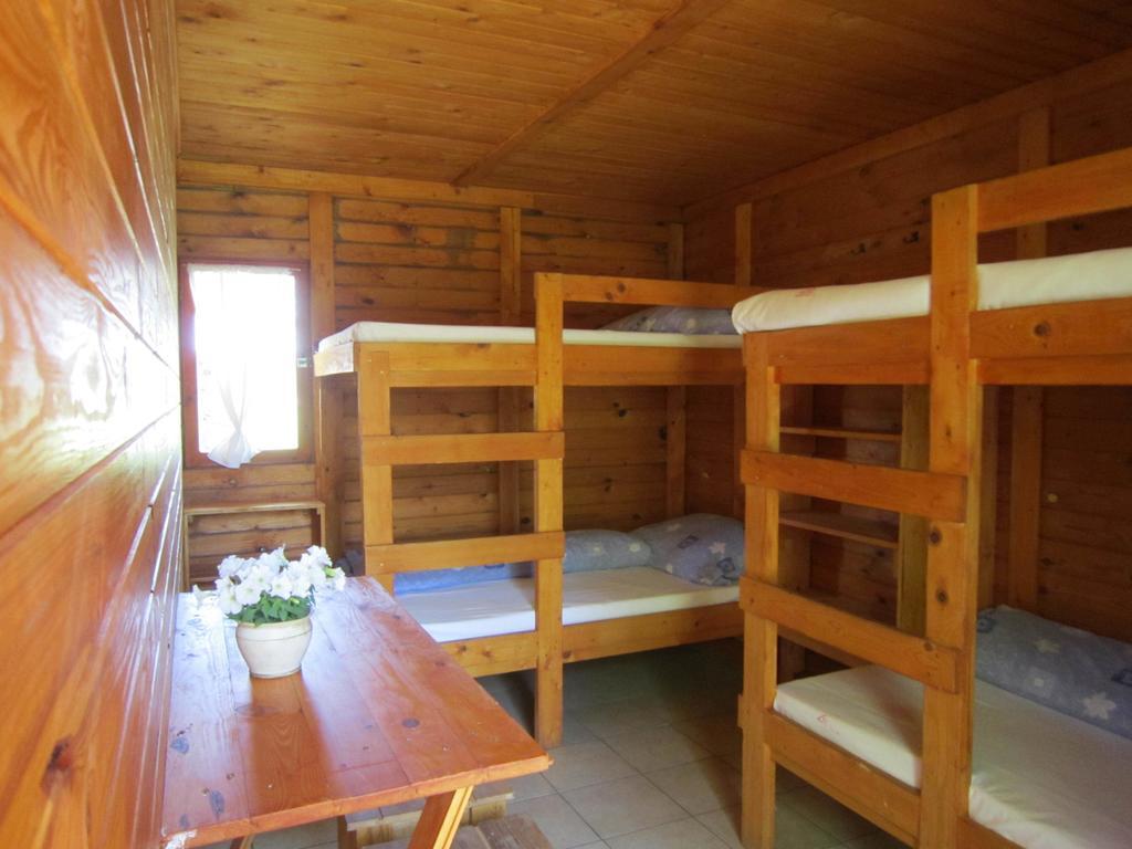 Nyirfaliget Lovaskemping Es Turistahaz Hotel Nyíregyháza Værelse billede