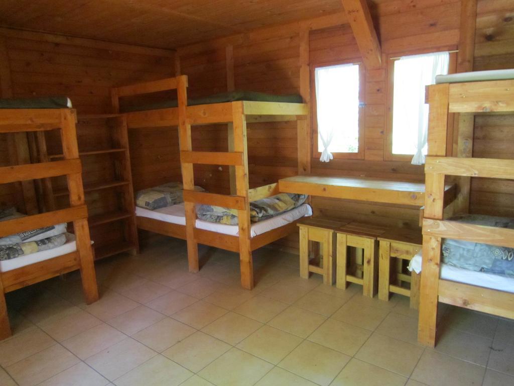 Nyirfaliget Lovaskemping Es Turistahaz Hotel Nyíregyháza Værelse billede