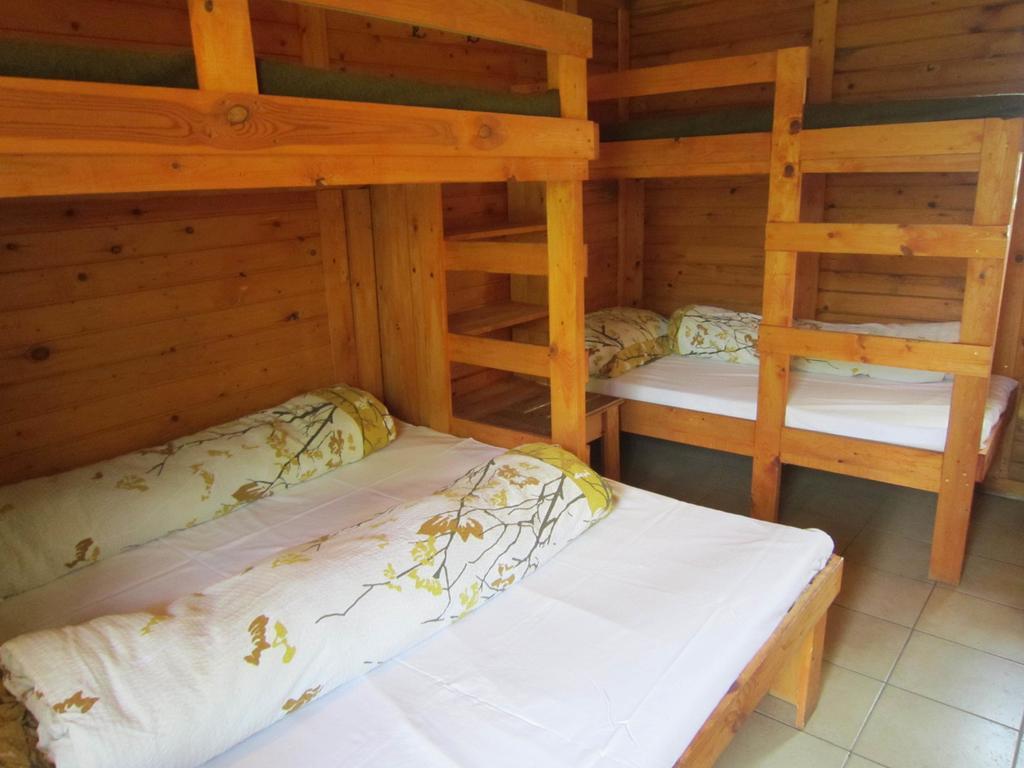 Nyirfaliget Lovaskemping Es Turistahaz Hotel Nyíregyháza Værelse billede